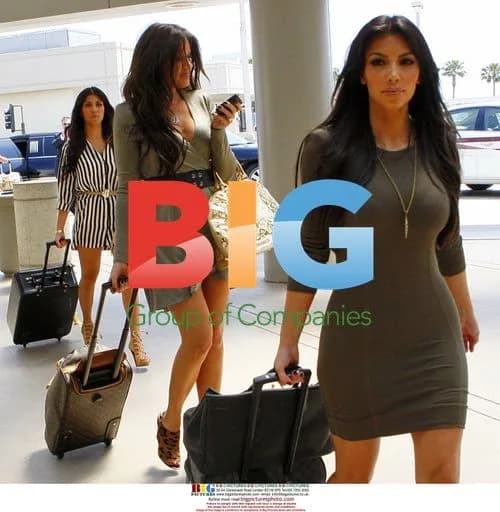 Kardashian Sisters Leave for Vegas
