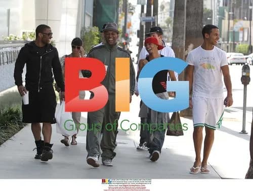 JLS Band Members Take Lunch Break