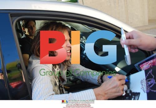 Steven Tyler Signs Autographs for Fans