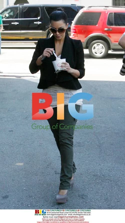 Kim Kardashian Gets Frozen Yogurt
