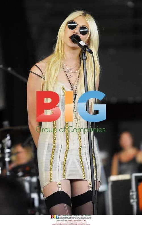 Taylor Momsen at Warped Tour