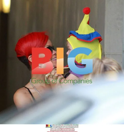 Rihanna Stops to Sign Autographs