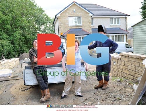 Susan Boyle Poses with Workmen
