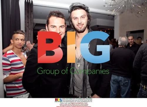 Daniel MacPherson out with friends in Melbourne
