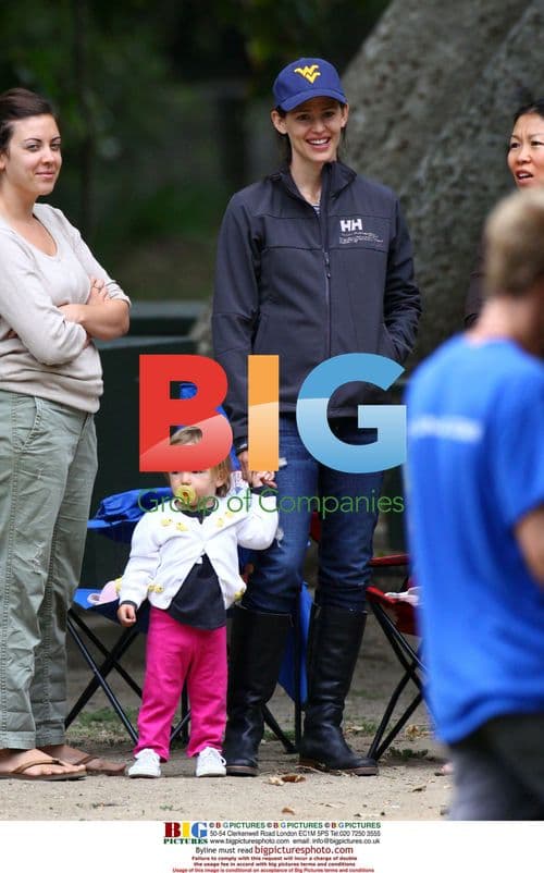 Jennifer Garner with Daughters