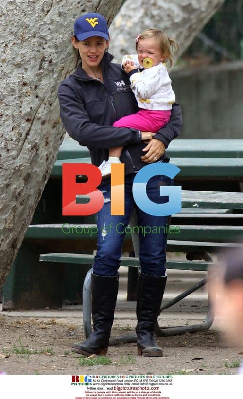 Jennifer Garner and Daughters Playdating