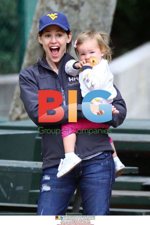 Jennifer Garner and Daughters' Play Date