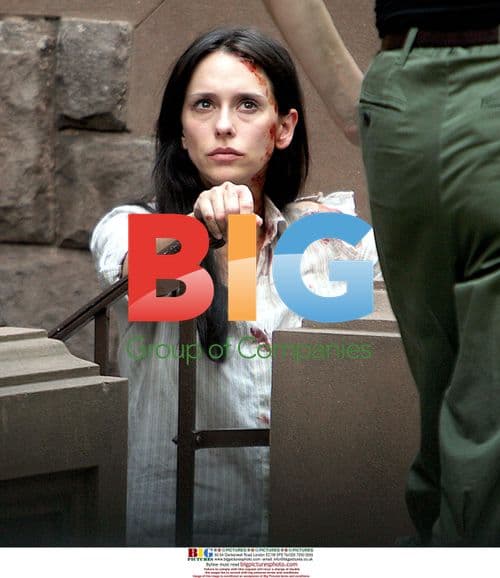 Jennifer Love Hewitt on SVU Set