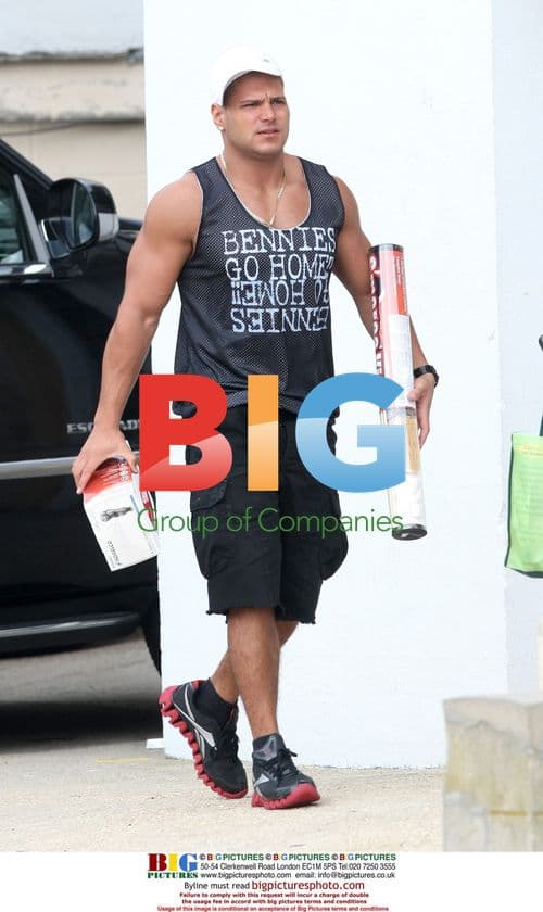 Sammi and Pauly D arrive home with snacks