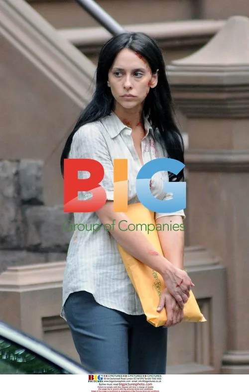 Jennifer Love Hewitt on 'Law and Order: SVU' set