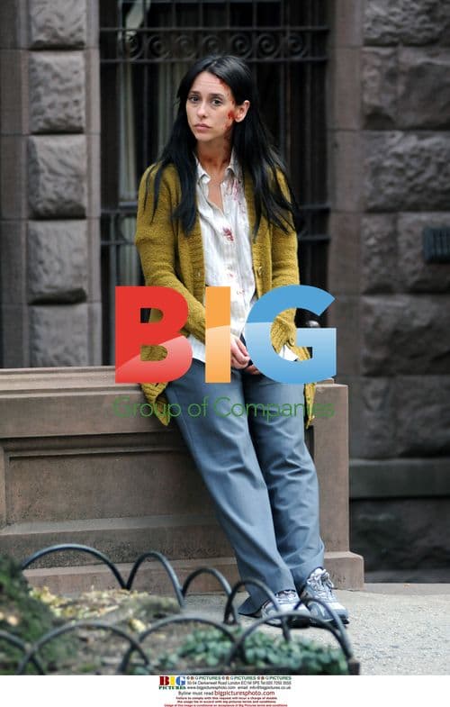 Jennifer Love Hewitt on 'Law & Order: SVU' set