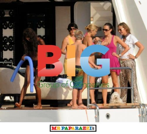 DiCaprio, Rafaeli, Campbell on Boat in Sardinia