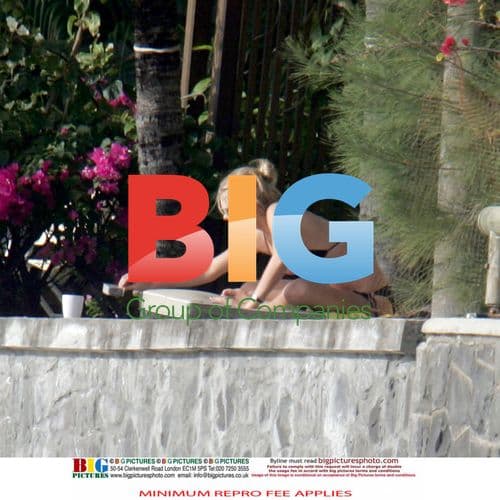 Chelsy Davy relaxes on beach vacation