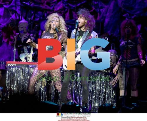 Kesha Performs at Rihanna Tour in NYC