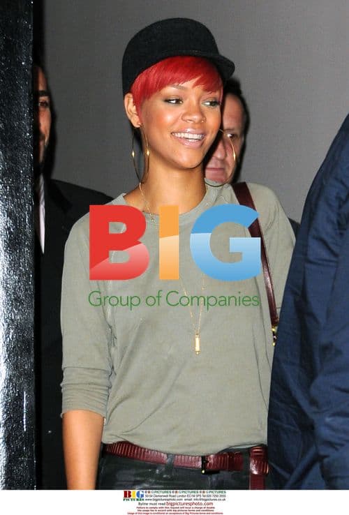 Rihanna Leaves NYC Restaurant