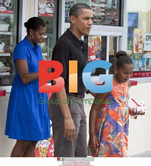 Obama Family Enjoys Bruster\'s Ice Cream