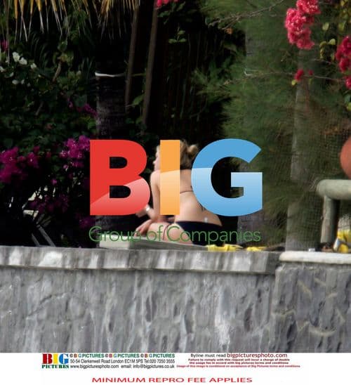 Chelsy Davy relaxes on beach vacation