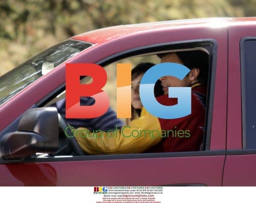 Tom Welling and Erica Durance on 'Smallville' Set