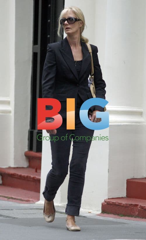 Joely Richardson Strolling in London