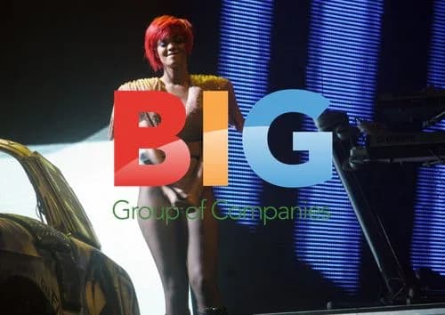Rihanna Performs in New Jersey
