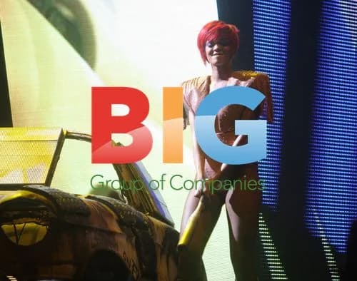 Rihanna Performs in Camden, NJ