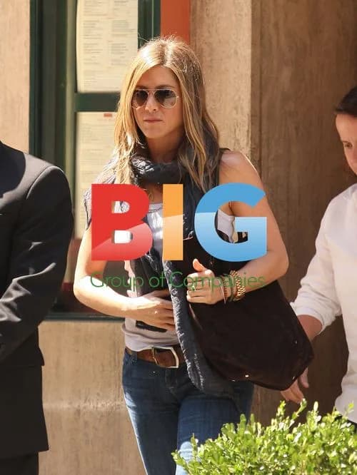 Jennifer Aniston Leaving Trattoria Dell'Arte