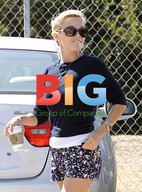 Reese Witherspoon Running Errands