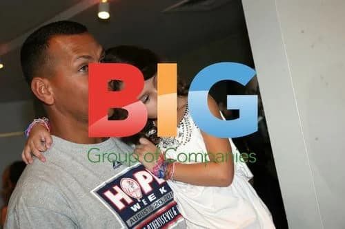 A-Rod shopping with daughters and family