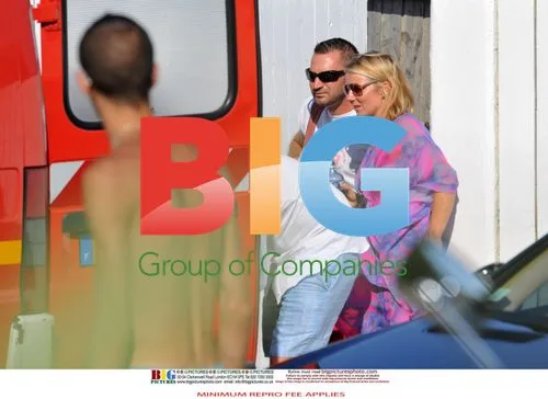 Geri Halliwell Appears Worried Waiting
