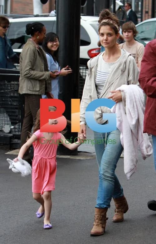 Katie Holmes and Suri at Toronto Island