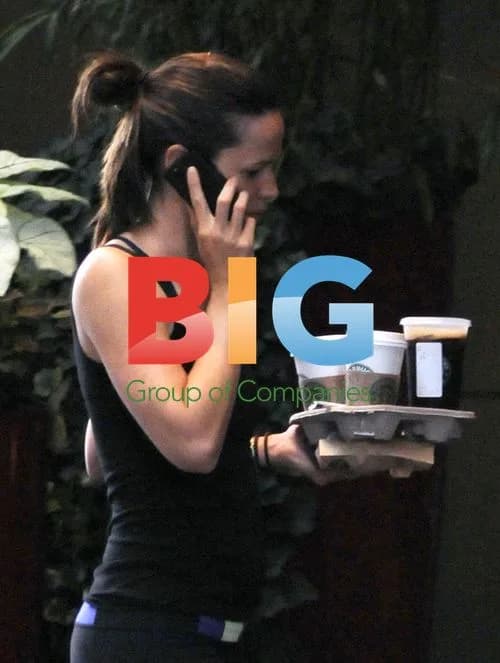 Jennifer Garner gets coffee in NYC
