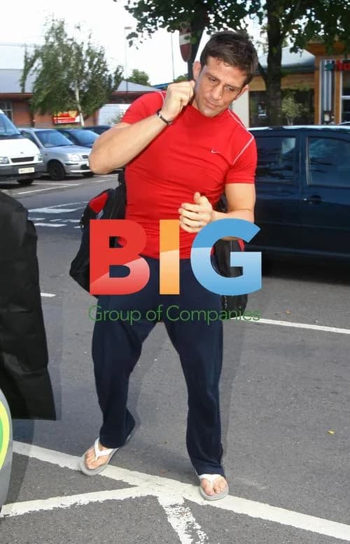 Alex Reid leaves photo studio, goes to gym