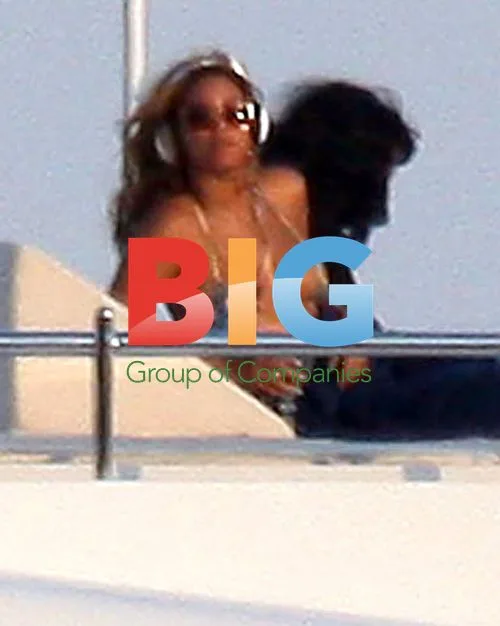 Beyonce Checks iPad on French Riviera