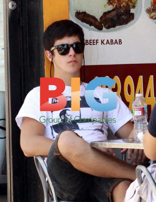 David Henrie Eating Lunch in LA