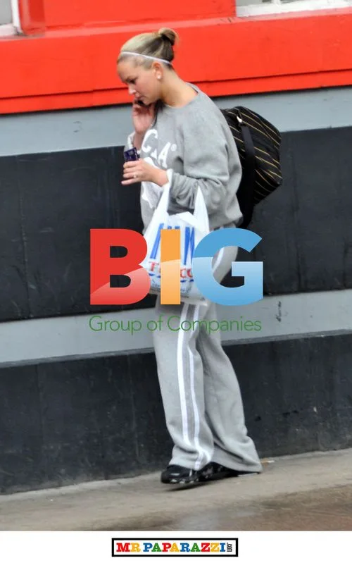 Jennifer Ellison shops at Tesco in Glasgow