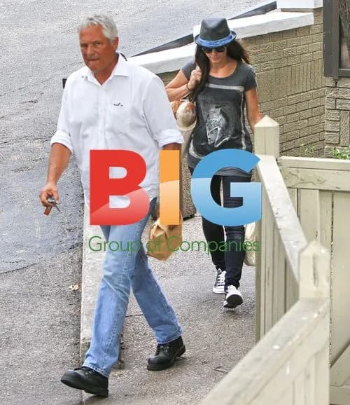 Sandra Bullock Carrying Bread at Bistro