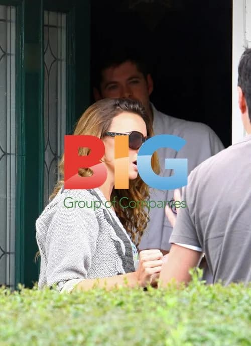 Nadine Coyle Kisses Goodbye Before Flight