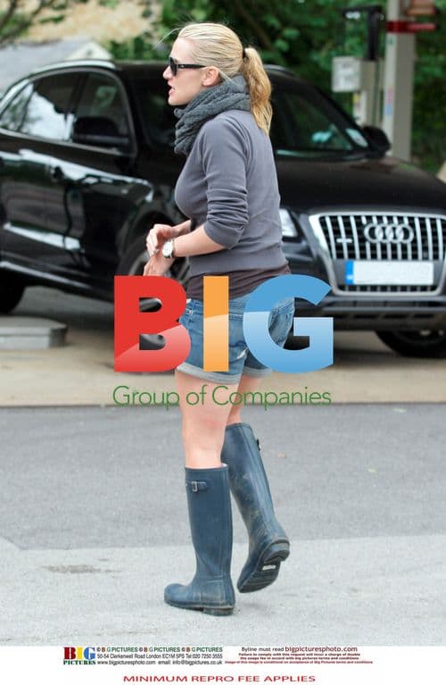 Kate Winslet at Petrol Station