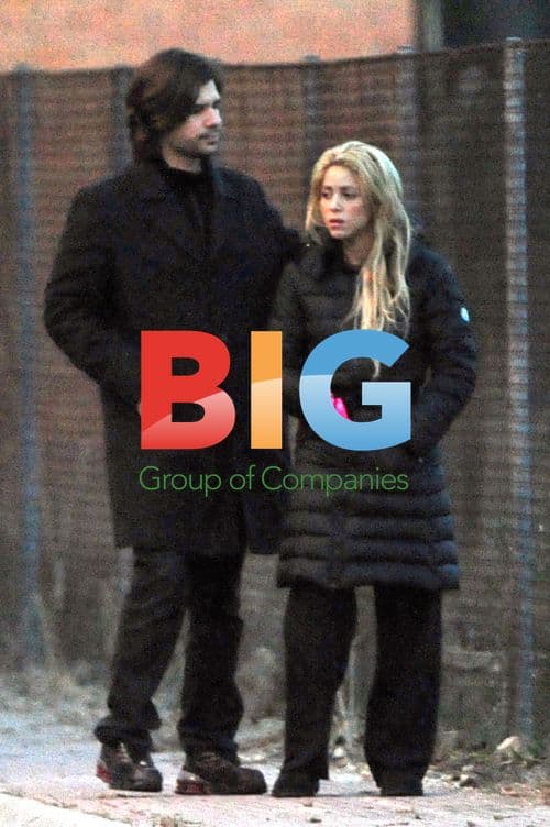 Shakira and boyfriend have romantic stroll