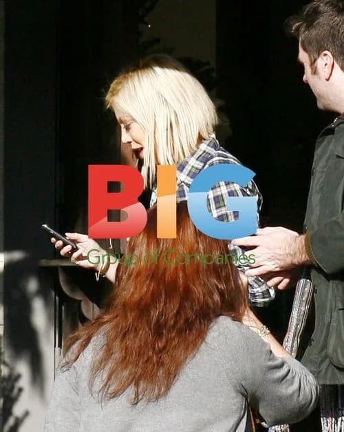 Tori Spelling Christmas Shopping in Venice, CA