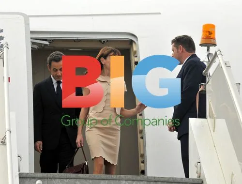 Nicolas Sarkozy and Carla Bruni Arrive in Bangalore