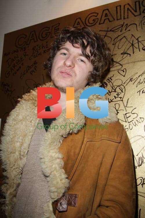 Musicians record silent song in London