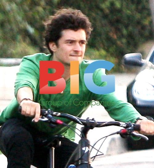 Orlando Bloom Rides Bike in Santa Monica