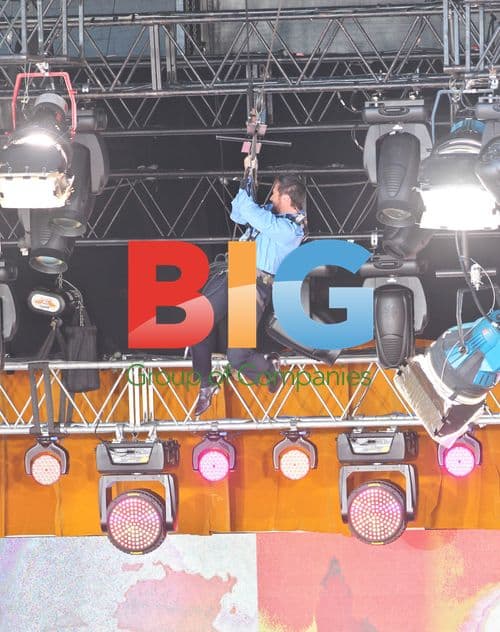 Hugh Jackman Injures Eye on Oprah Show