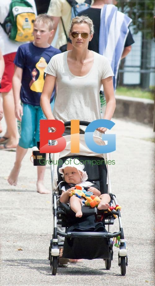 Sarah Murdoch with Mother and Daughter in Sydney