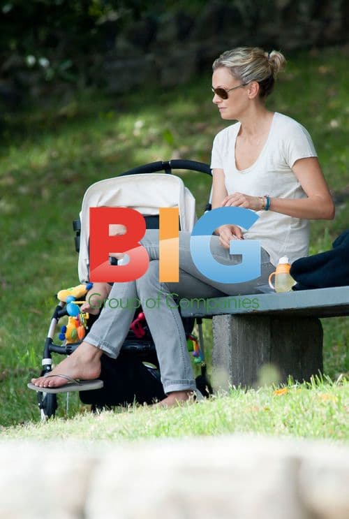 Sarah Murdoch with mother and daughter in Sydney