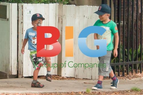 Sarah Murdoch's Nanny Picks Up Kids from School