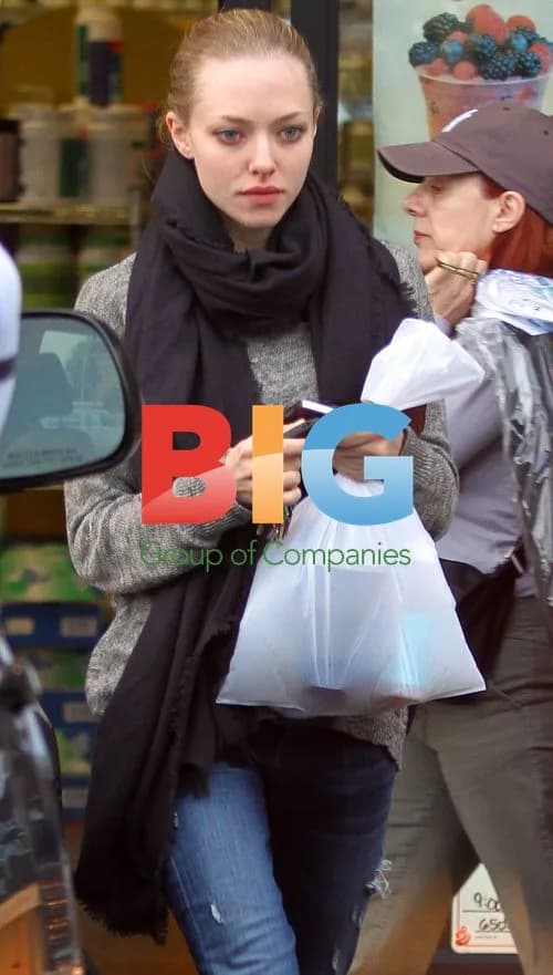 Amanda Seyfried Picks Up Vitamins in LA