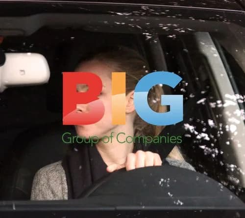 Amanda Seyfried Picking Up Vitamins