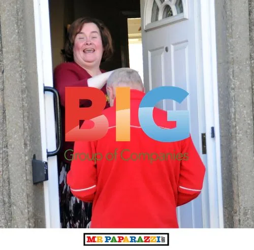 Susan Boyle and Postman "Benny Hill" Moment